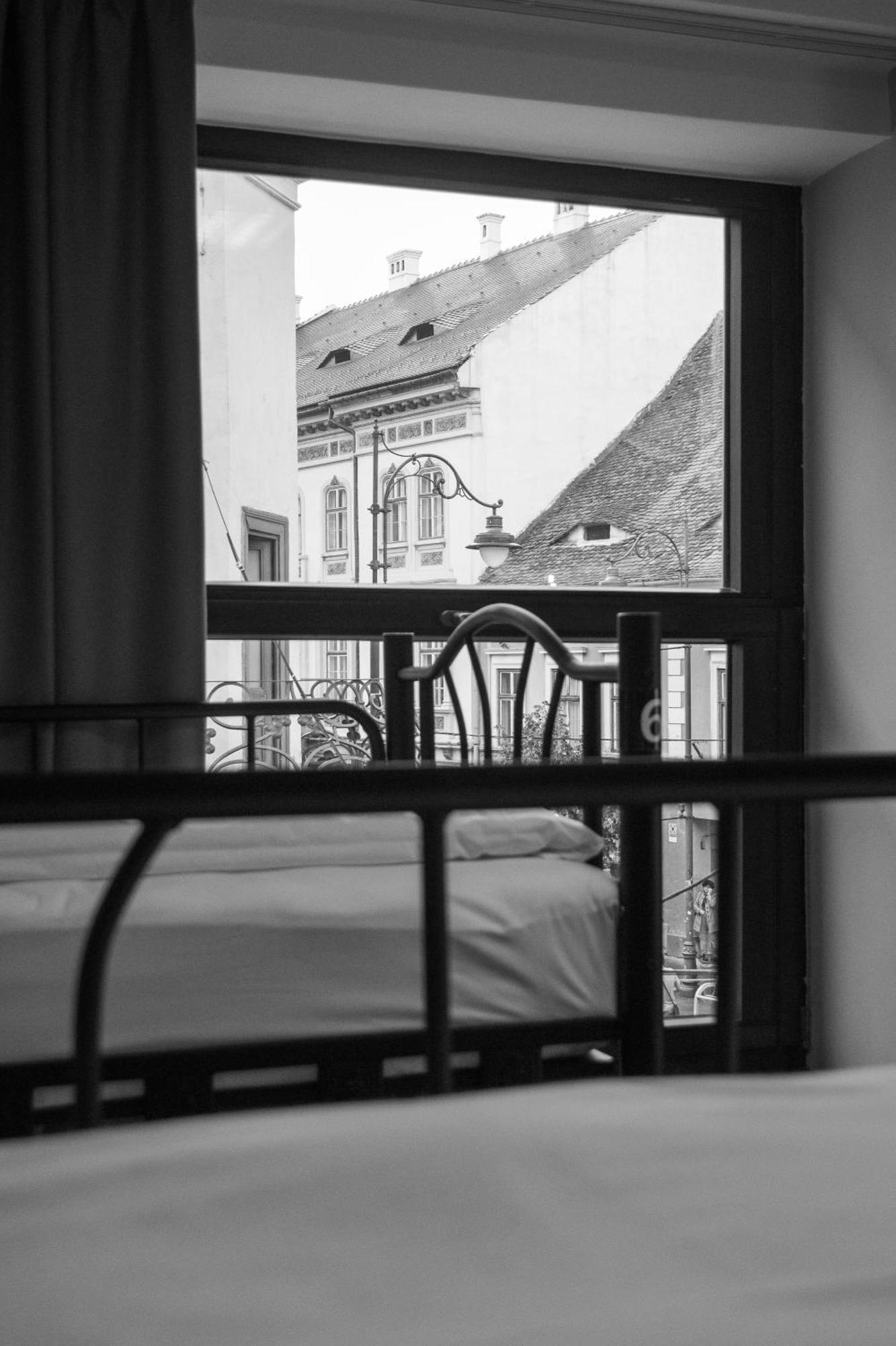 B13 Hostel Sibiu Extérieur photo